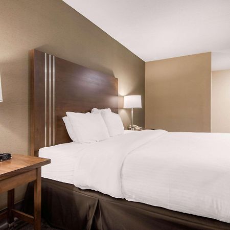 Quality Inn & Conference Centre Orillia Zewnętrze zdjęcie