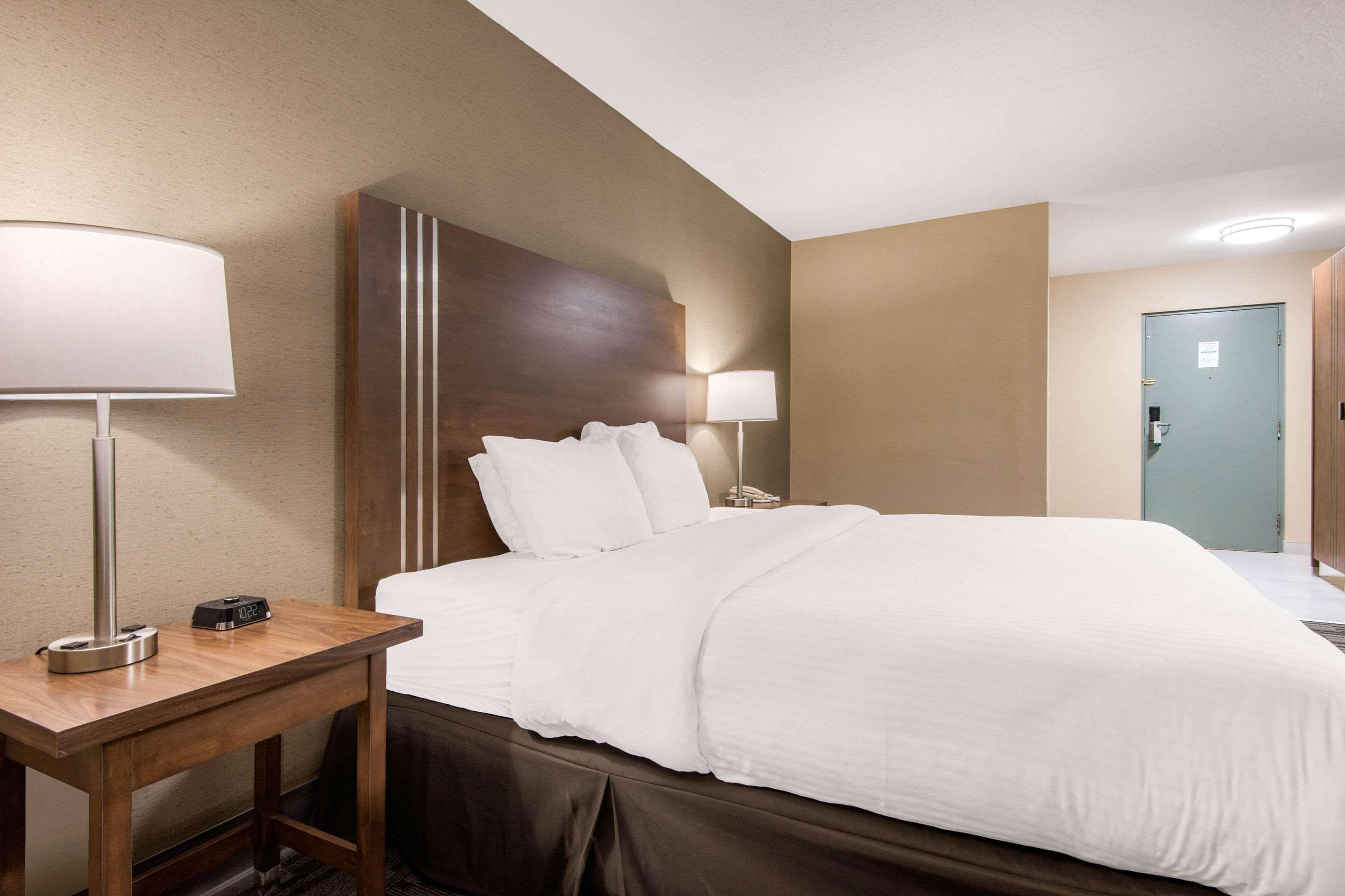 Quality Inn & Conference Centre Orillia Zewnętrze zdjęcie