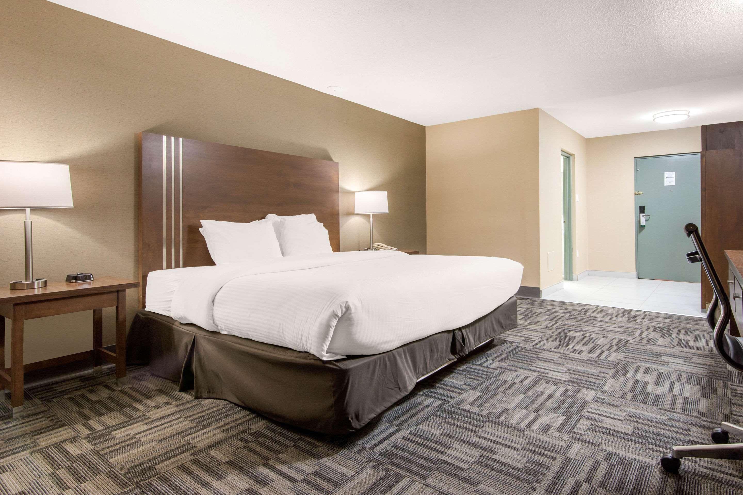 Quality Inn & Conference Centre Orillia Zewnętrze zdjęcie