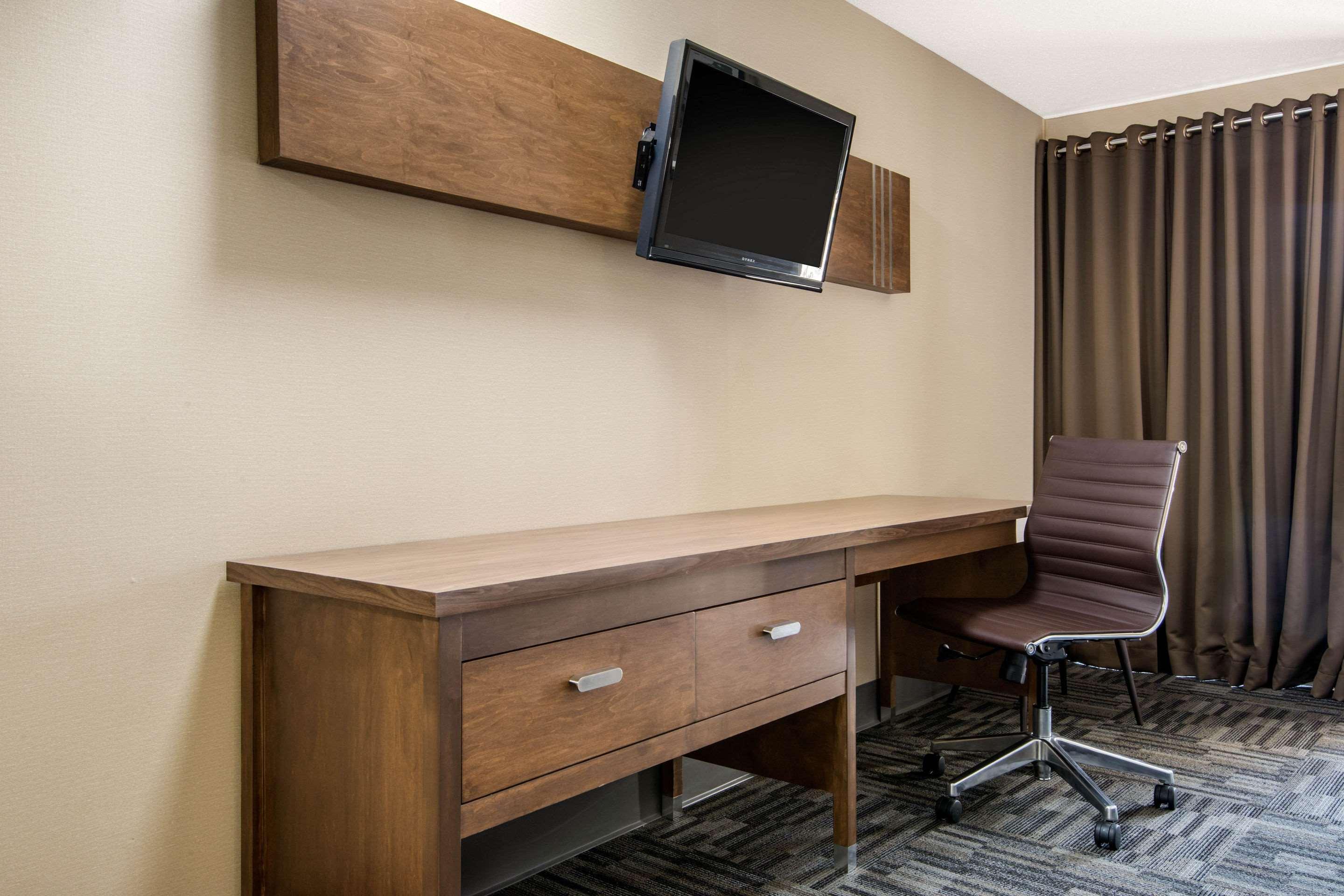 Quality Inn & Conference Centre Orillia Zewnętrze zdjęcie