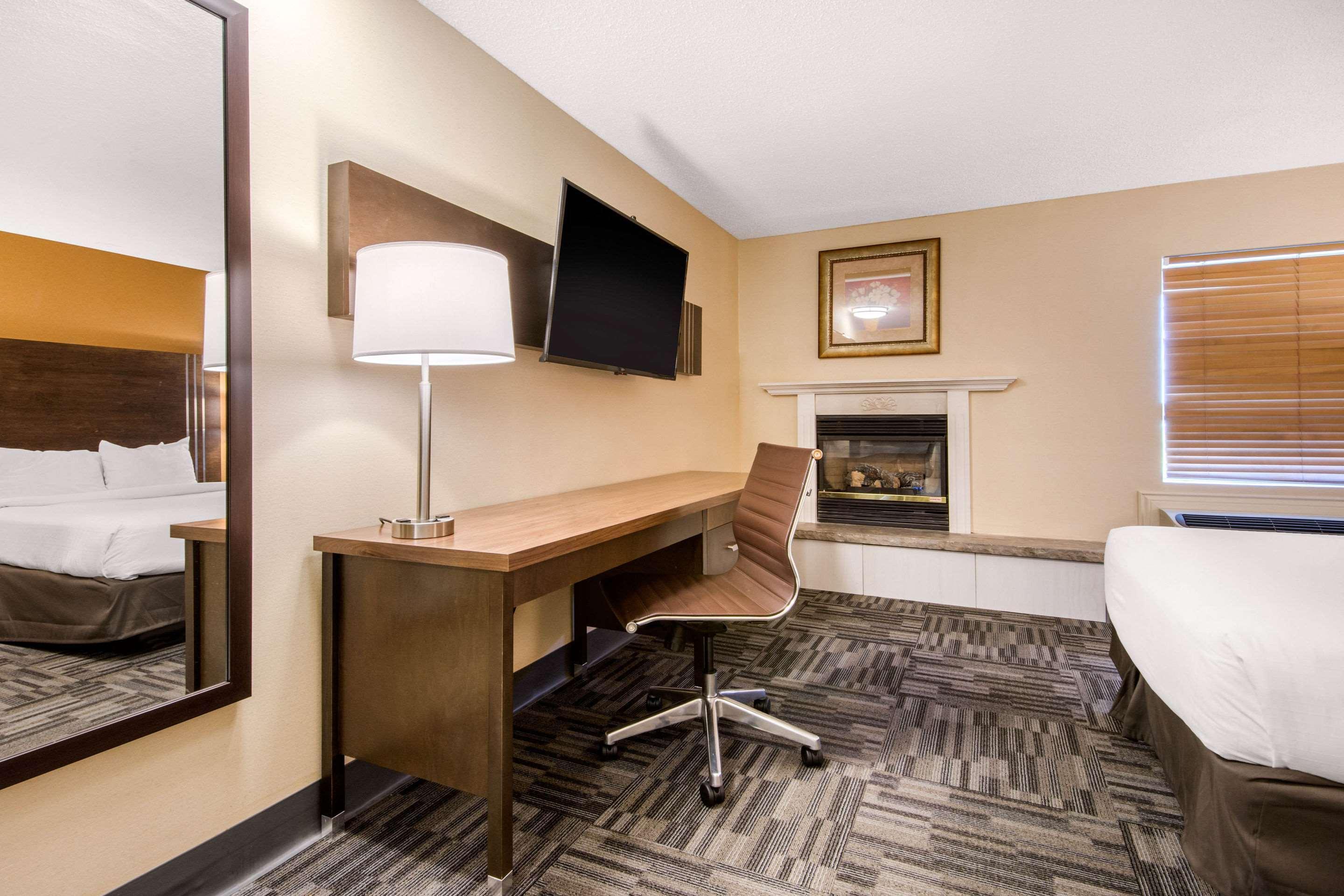Quality Inn & Conference Centre Orillia Zewnętrze zdjęcie