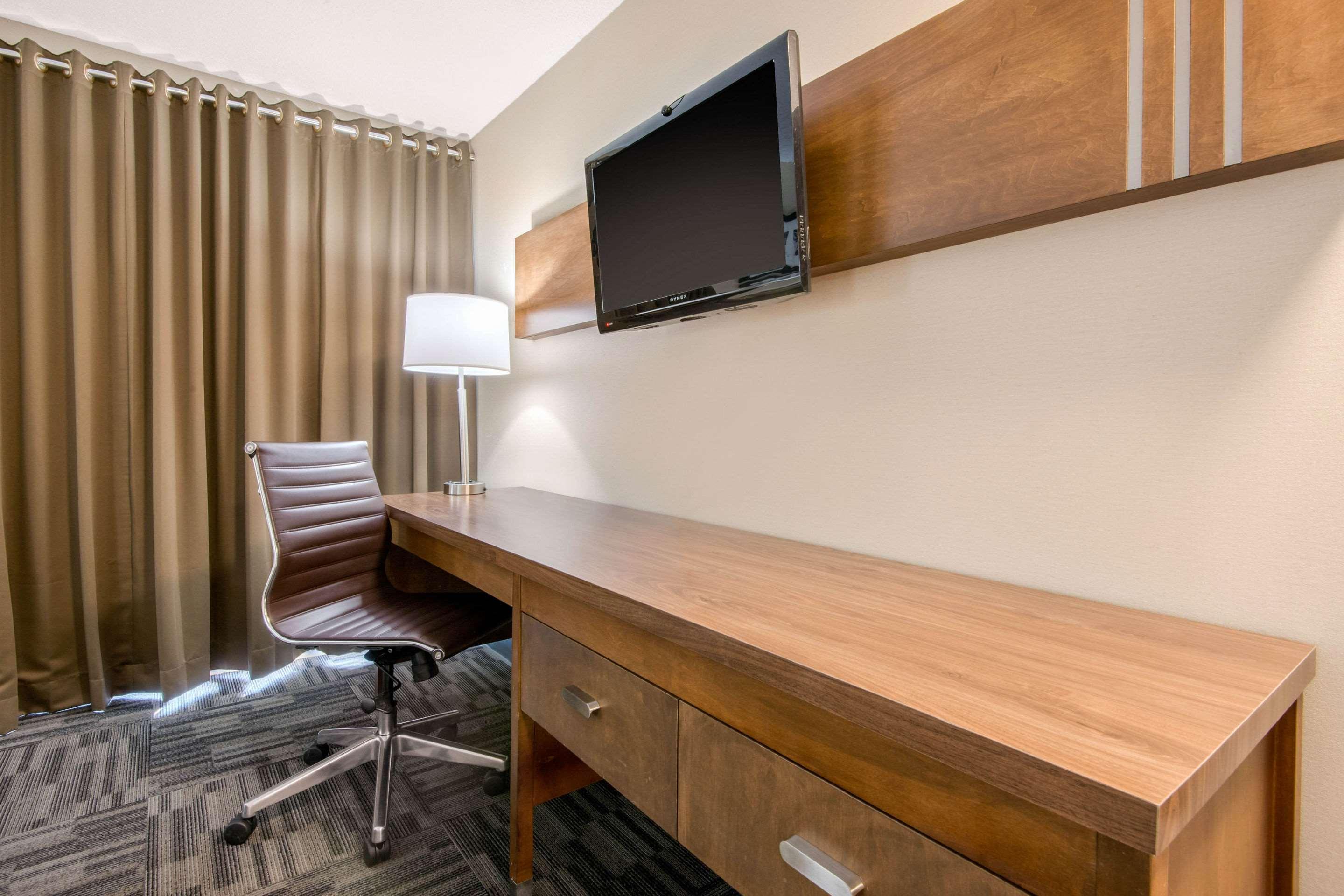 Quality Inn & Conference Centre Orillia Zewnętrze zdjęcie