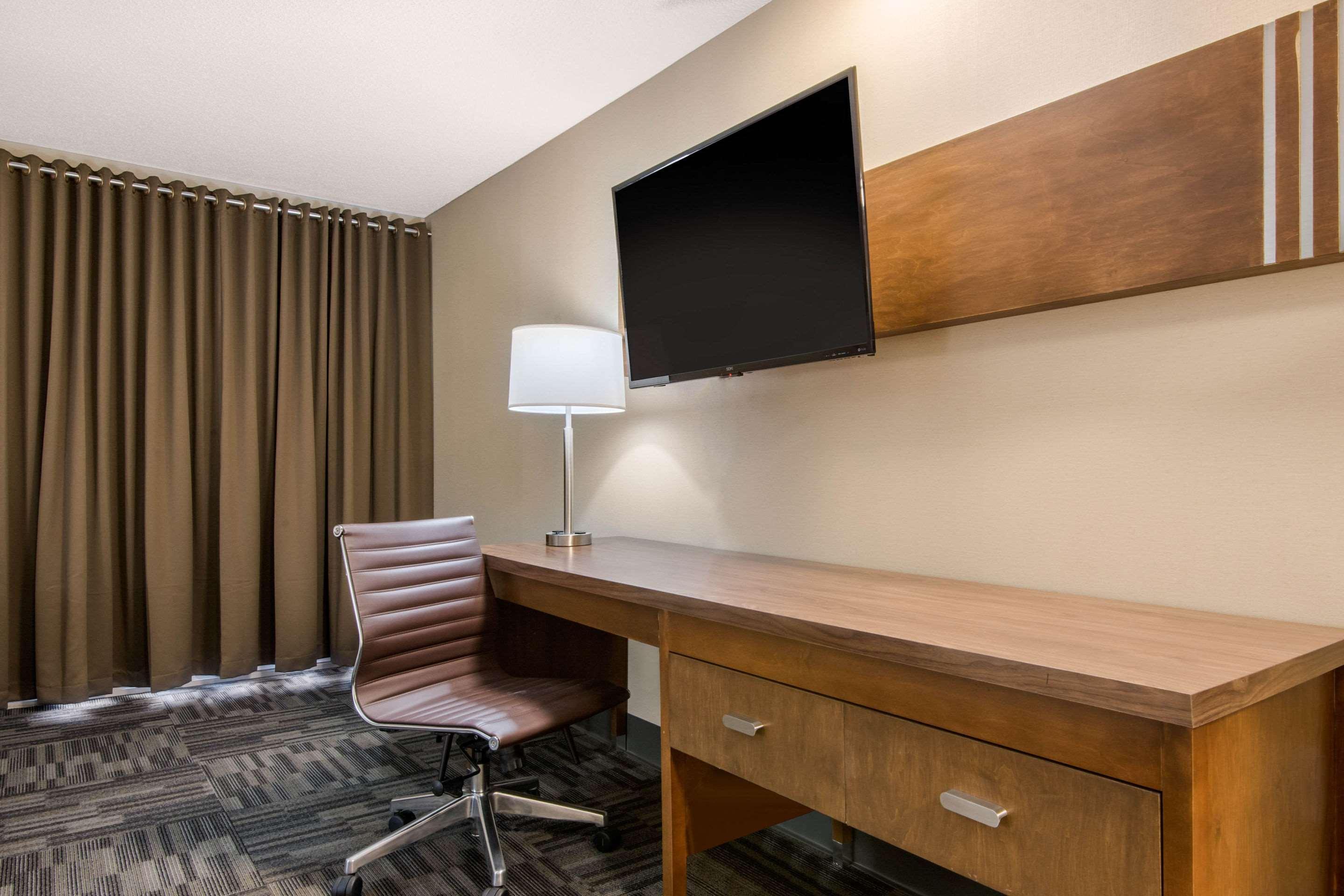 Quality Inn & Conference Centre Orillia Zewnętrze zdjęcie